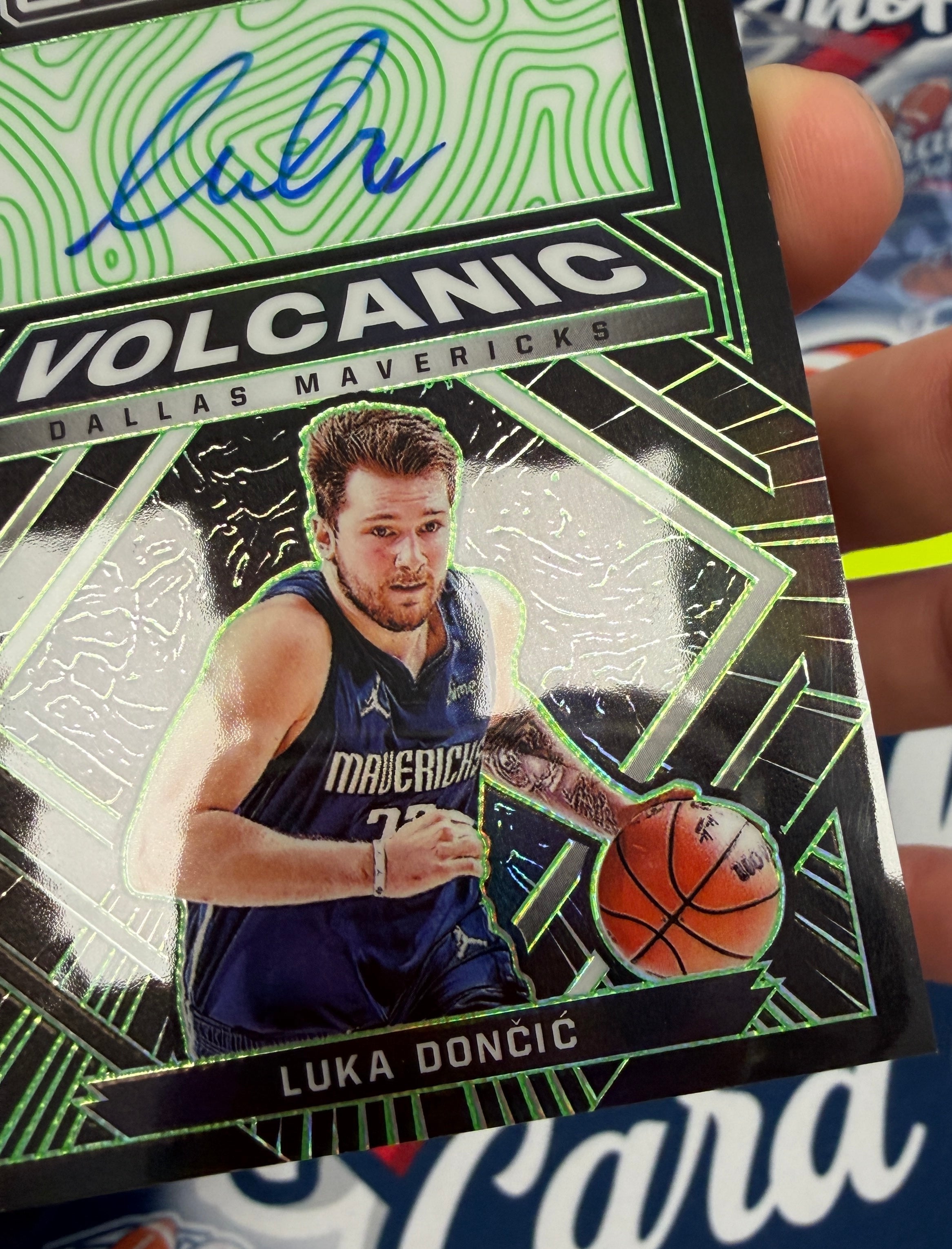 LUKA DONCIC 2021-22 Panini Obsidian Volcanic Auto Electric Etch Green /15 #VSLKD